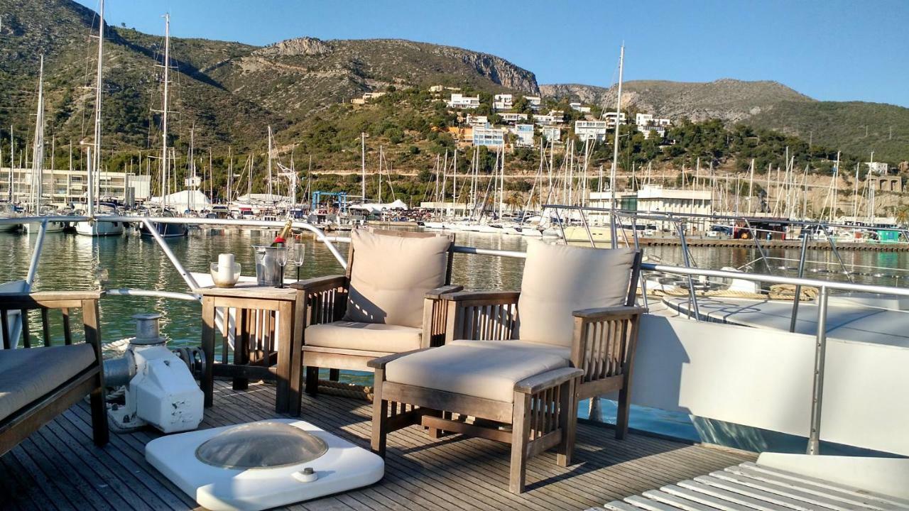 ホテル Your Own Private Yacht サン・アドリア・デ・ベソス エクステリア 写真