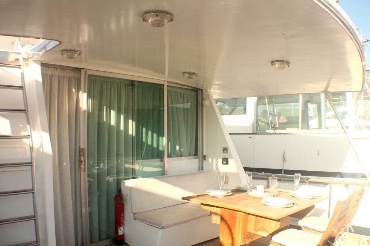 ホテル Your Own Private Yacht サン・アドリア・デ・ベソス エクステリア 写真
