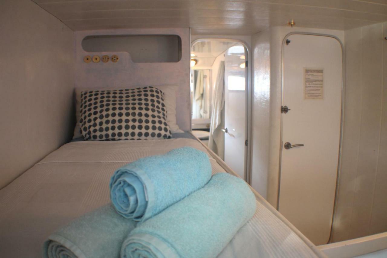 ホテル Your Own Private Yacht サン・アドリア・デ・ベソス エクステリア 写真