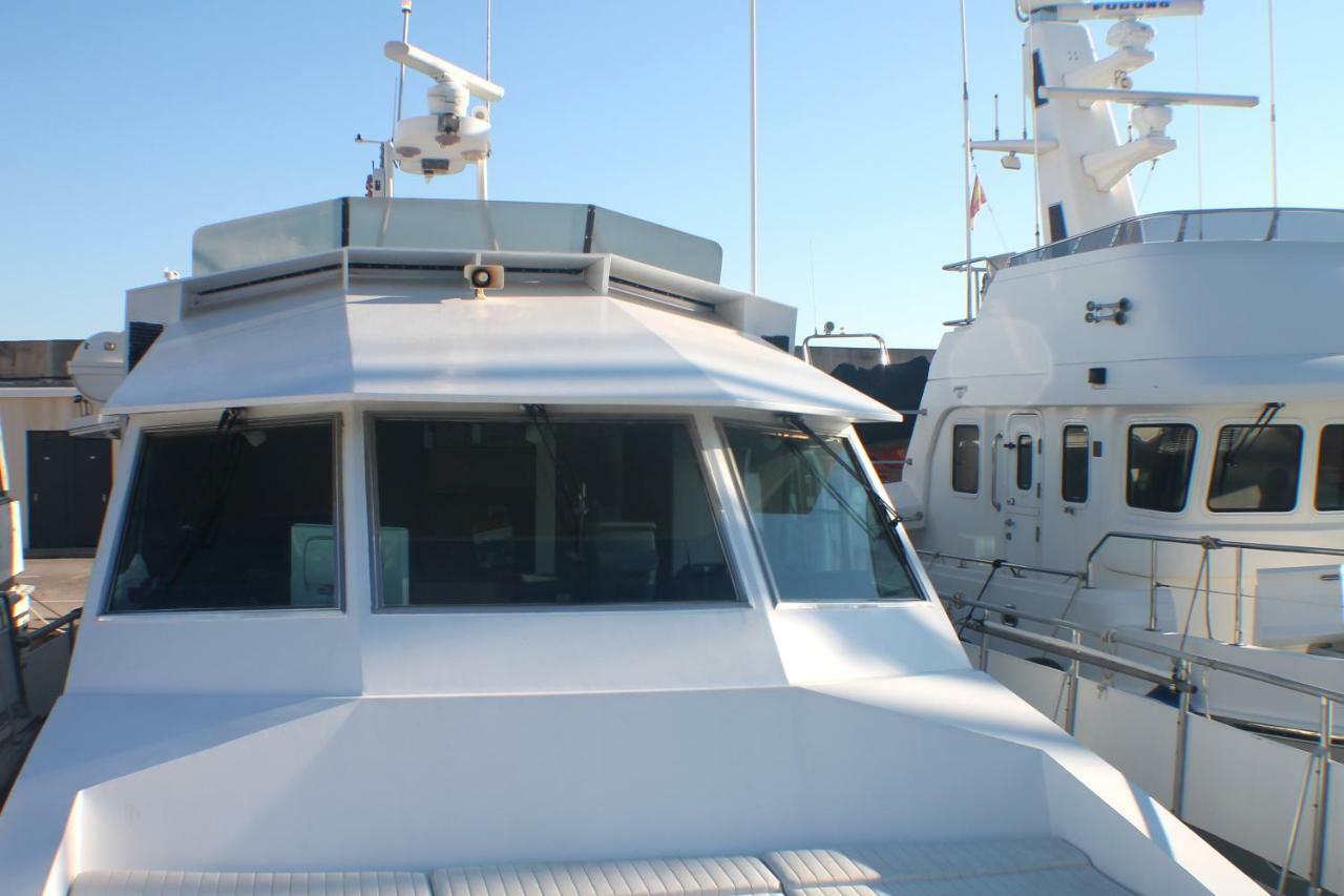 ホテル Your Own Private Yacht サン・アドリア・デ・ベソス エクステリア 写真