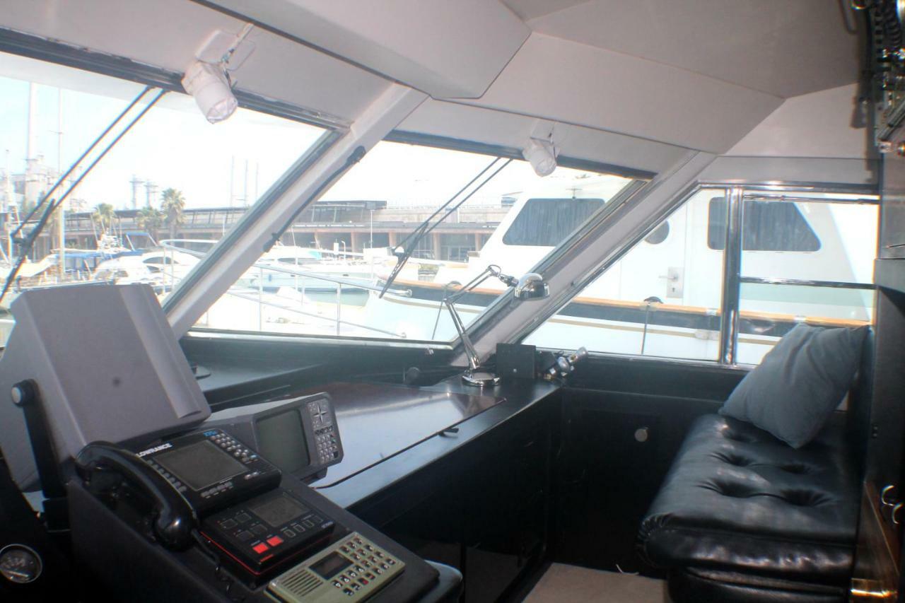 ホテル Your Own Private Yacht サン・アドリア・デ・ベソス エクステリア 写真